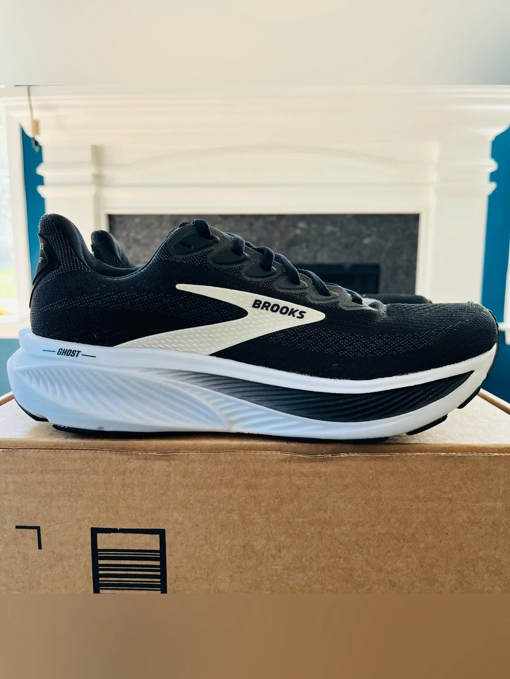 Sz 9 Brooks Ghost 17 Women's running shoe Black/White 120431-1B-090 NEW